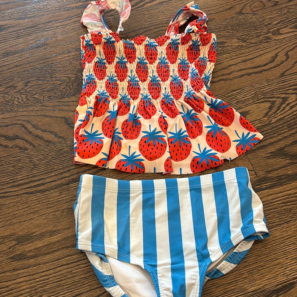 Hanna Anderson two-piece smocked swimsuit with strawberries - size 6/7 (120)